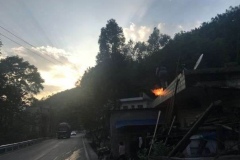 25关岭-永宁：烧蚂蚁的人之一